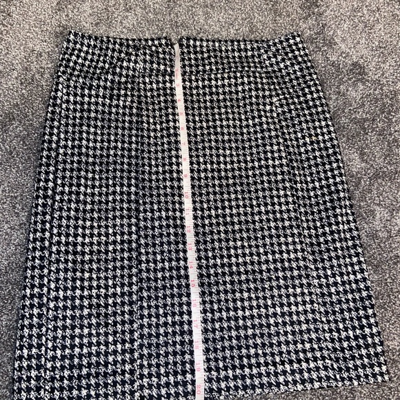 Michael Kors Black and White Houndstooth Pencil Skirt Size 8 Office Siren - Picture 4 of 5